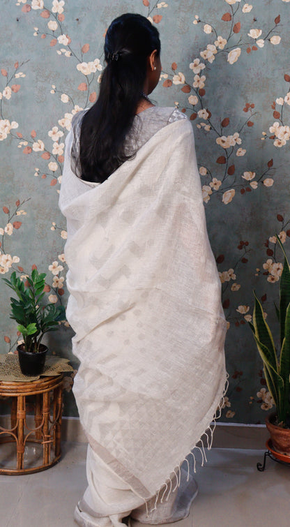 Rishika – Pearl White