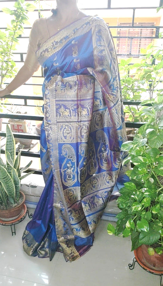 Dual Shaded The rich weave of Bengal Swarnachori Peacock Blue Saree