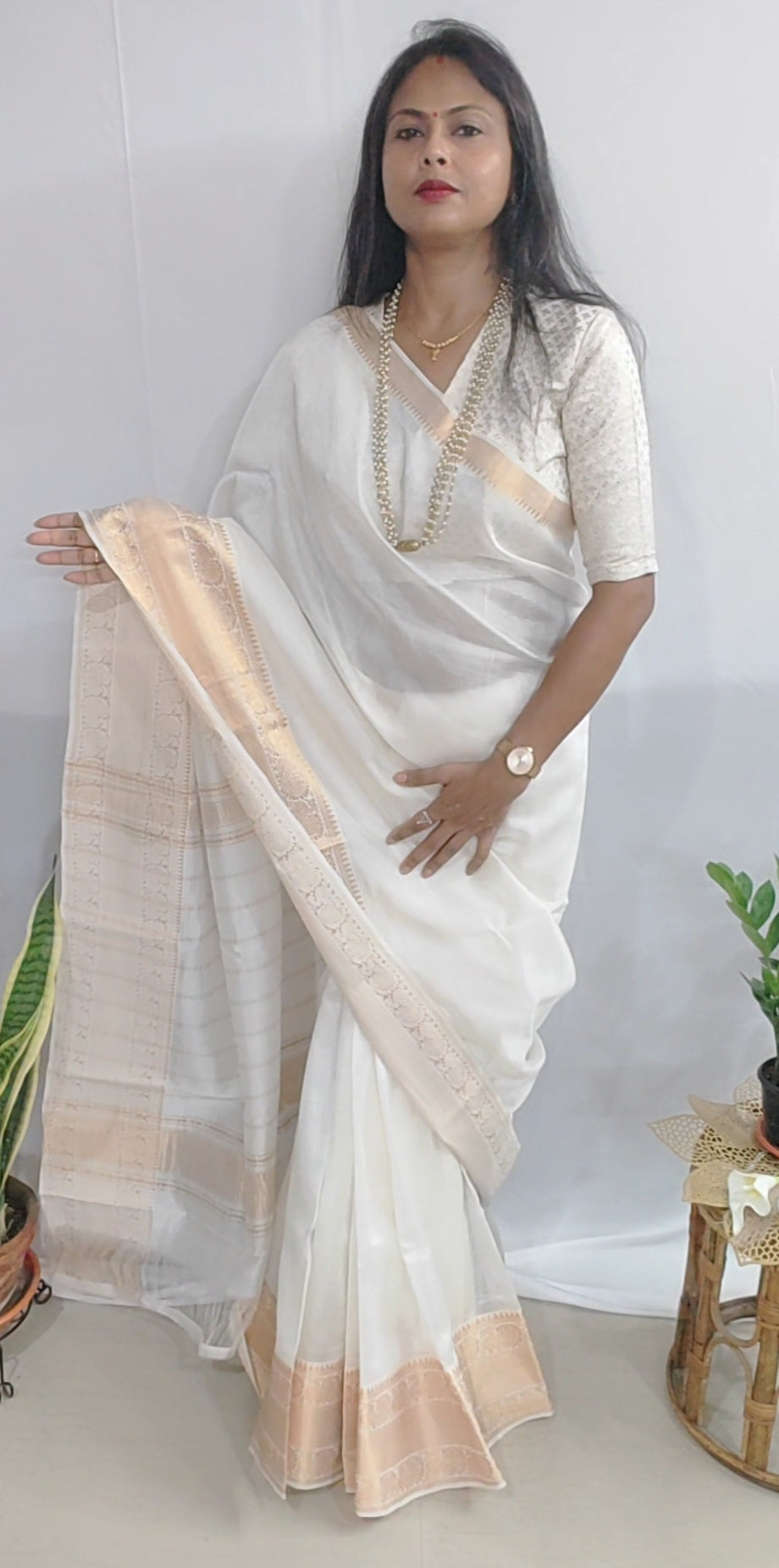 Hiranyaa – Ivory Gold