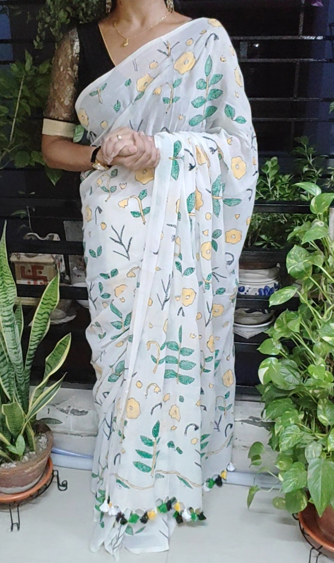 All Over Body Handmade Kantha Stitch Done Off-White Mul Cotton Saree