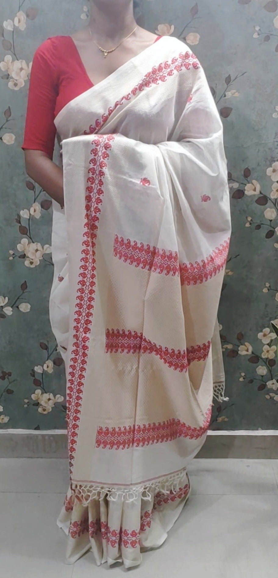 Mrinalini – Off White Handloom Cotton Saree with Red Traditional Border