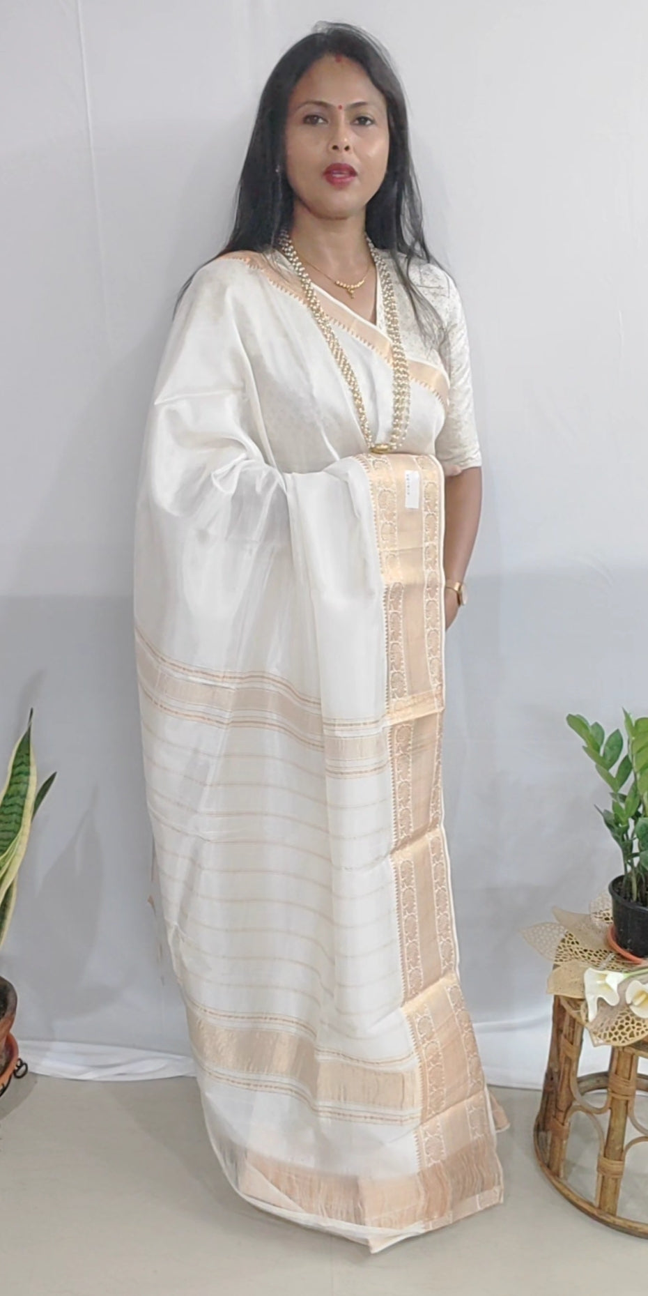 Hiranyaa – Ivory Gold
