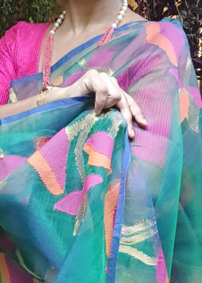 Dual shaded peacock green soft muslin handwoven jamdani