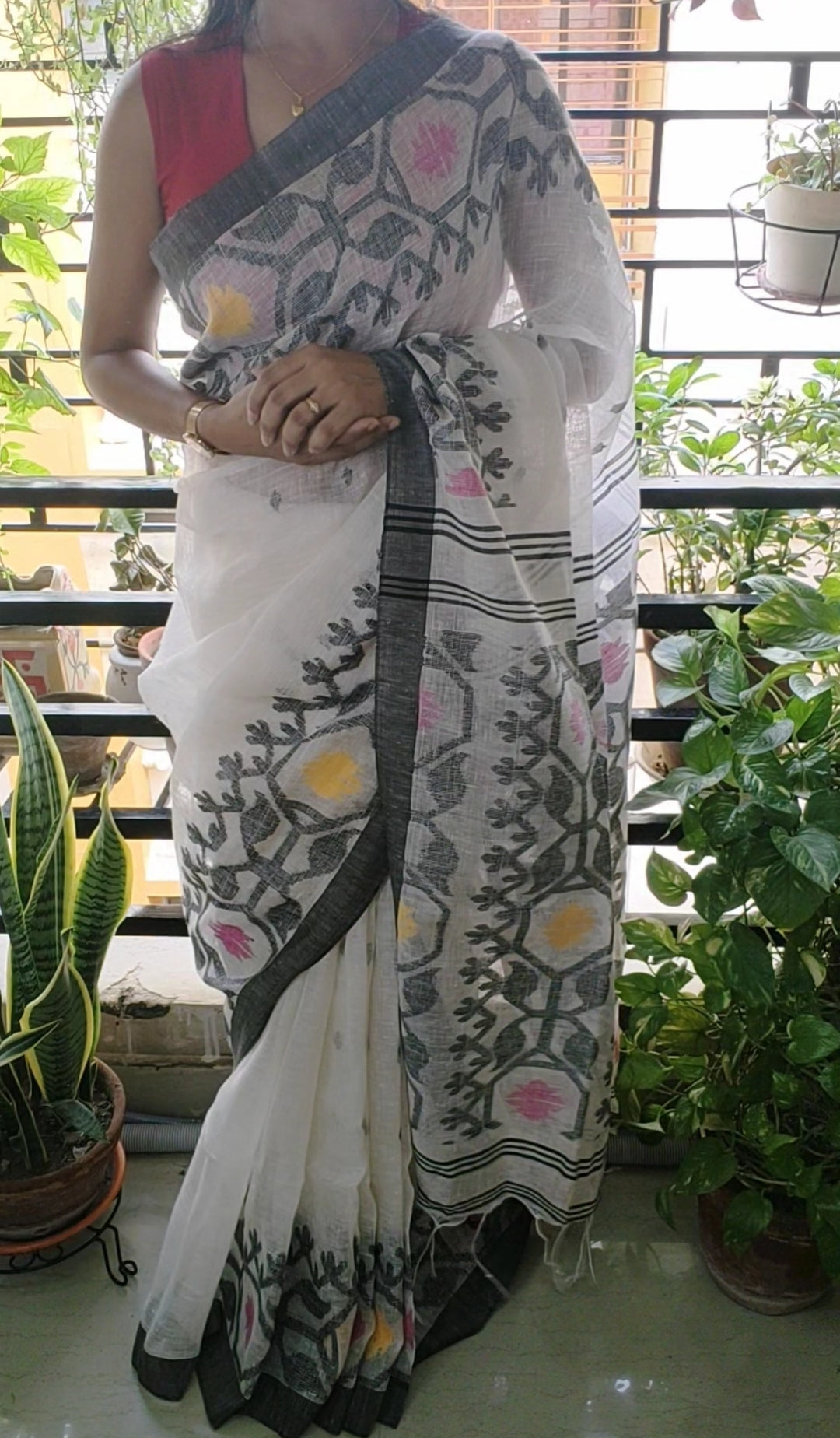 White Base With Black Thread Worked Linen Handloom Saree
