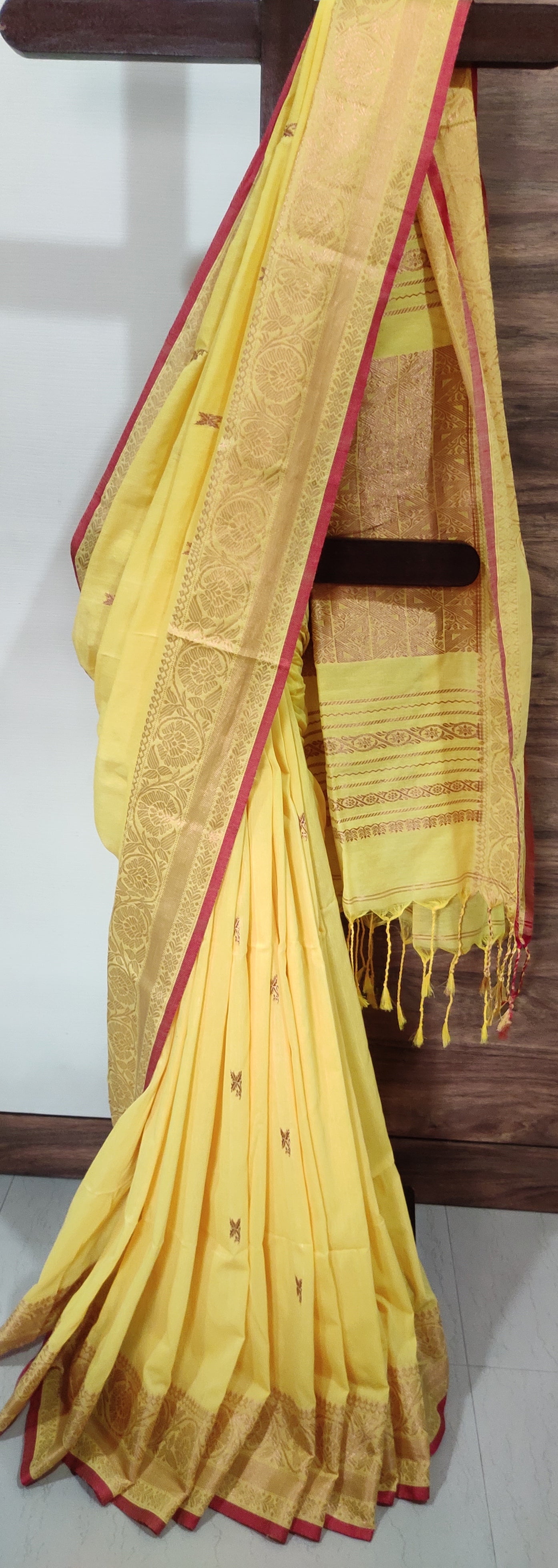 Aarohini – Light Yellow Rich Cotton Handloom Saree