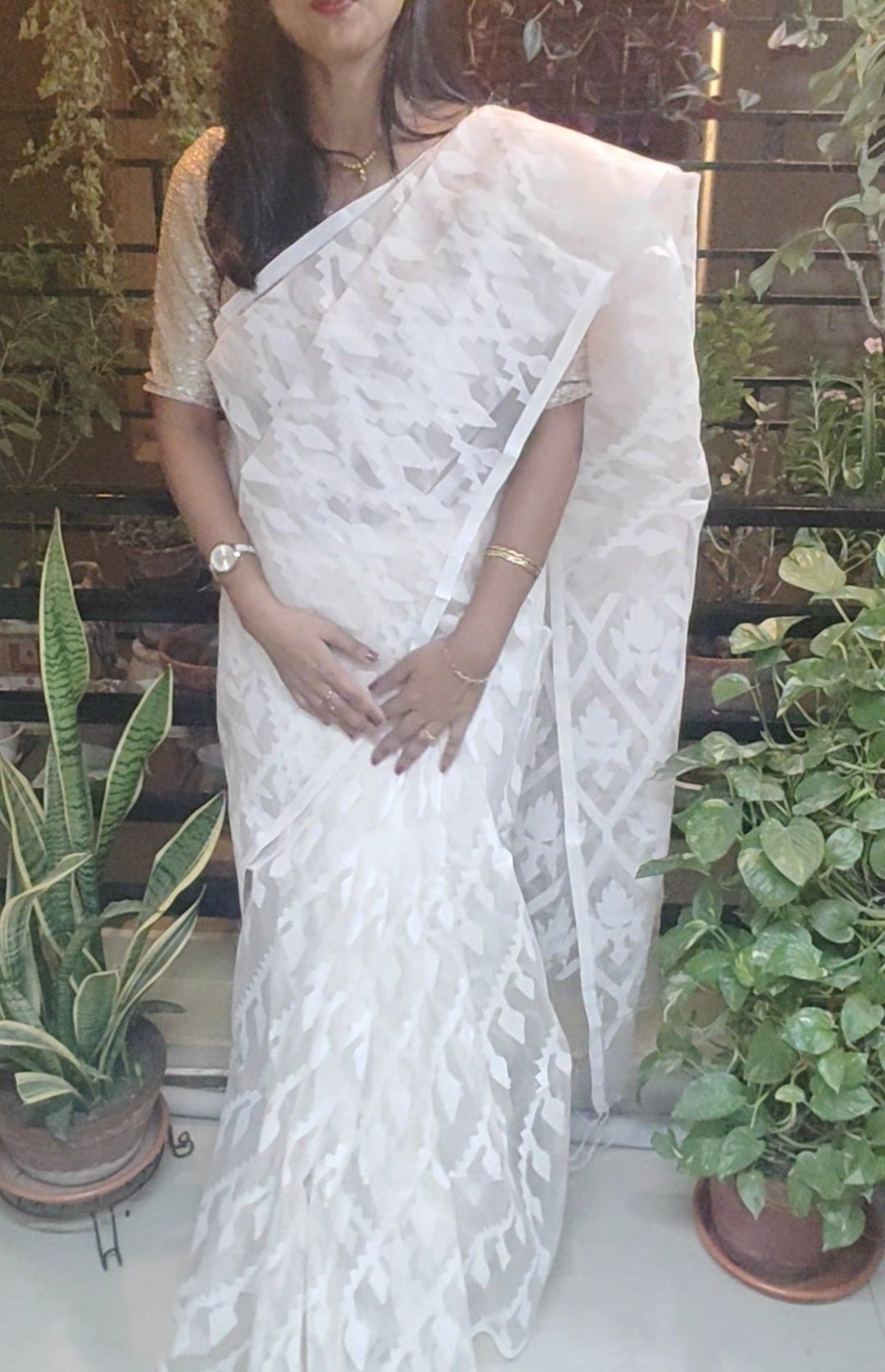 White Muslin Threaded cut work motif done Jamdani Saree