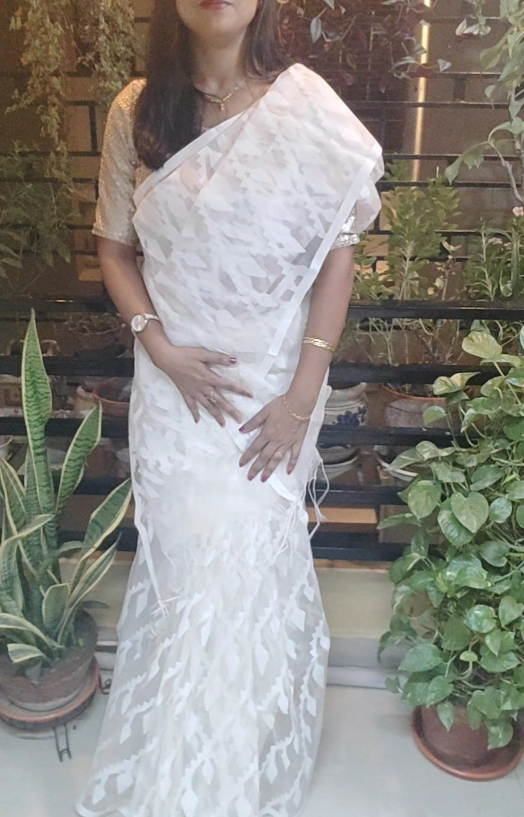 White Muslin Threaded cut work motif done Jamdani Saree