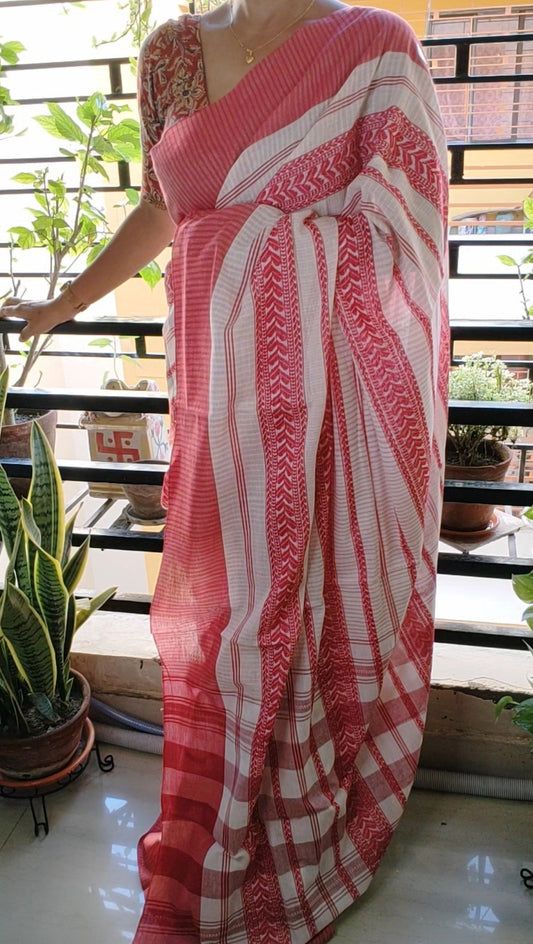 Off White Korke Dure Red Threaded motif done Saree